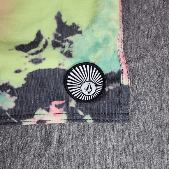 Volcom Board Shorts sz 36 Mens Cinch Fly Abstract Green Pink Black Inseam 9" 20" - Picture 8 of 9